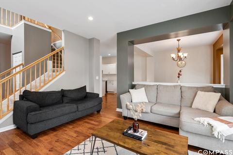 5475 Mcdonough Rd, Hoffman Estates, IL 60192 photo 3