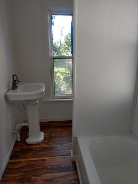 754 E Locust St, Kankakee, IL 60901 photo 3