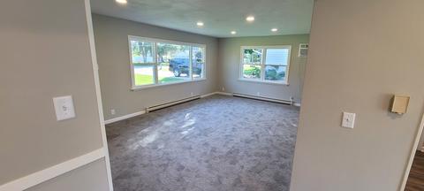 227 E Union St, Seneca, IL 61360 photo 5