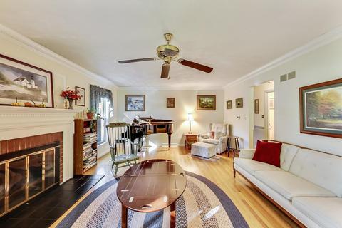 1011 Pershing Ave, Wheaton, IL 60189 photo 6