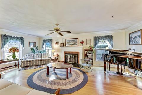 1011 Pershing Ave, Wheaton, IL 60189 photo 4