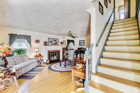 1011 Pershing Ave, Wheaton, IL 60189 photo 3