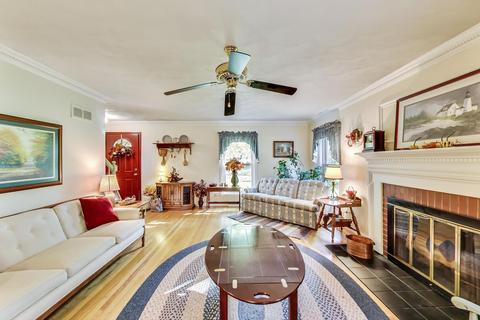 1011 Pershing Ave, Wheaton, IL 60189 photo 5