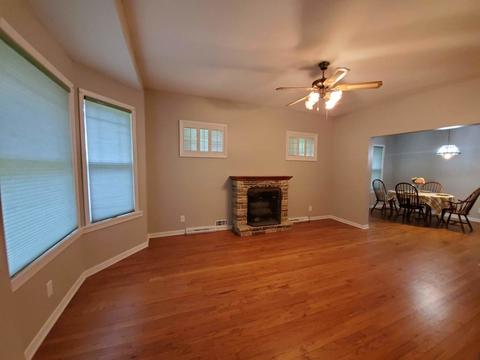 554 Arlington Ave, Des Plaines, IL 60016 photo 2