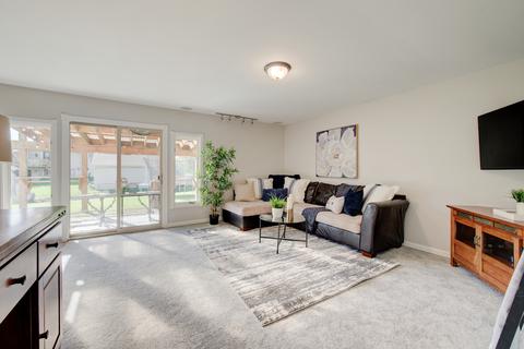 1690 Bedford Rd, Hoffman Estates, IL 60169 photo 5