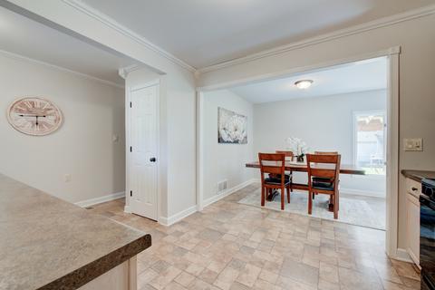 1690 Bedford Rd, Hoffman Estates, IL 60169 photo 10