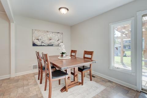1690 Bedford Rd, Hoffman Estates, IL 60169 photo 8