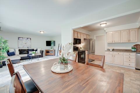 1690 Bedford Rd, Hoffman Estates, IL 60169 photo 9