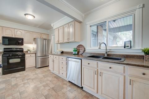 1690 Bedford Rd, Hoffman Estates, IL 60169 photo 12