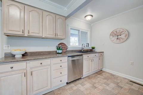 1690 Bedford Rd, Hoffman Estates, IL 60169 photo 13