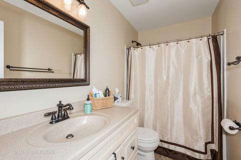 945 W Firestone Dr, Hoffman Estates, IL 60192 photo 11