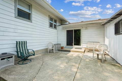 945 W Firestone Dr, Hoffman Estates, IL 60192 photo 17