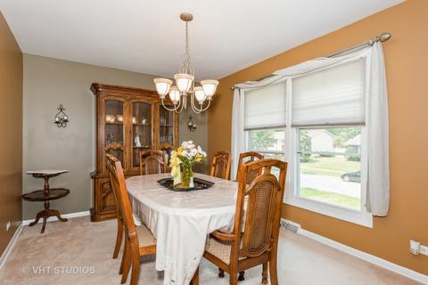 945 W Firestone Dr, Hoffman Estates, IL 60192 photo 5