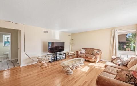 126 E Highland Ave, Mount Prospect, IL 60056 photo 4