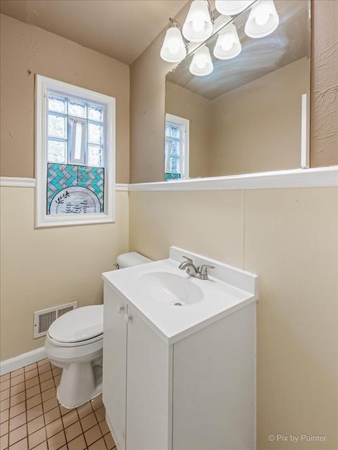 126 E Highland Ave, Mount Prospect, IL 60056 photo 8