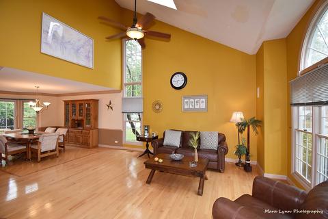 222 John Dr, Bartlett, IL 60103 photo 3