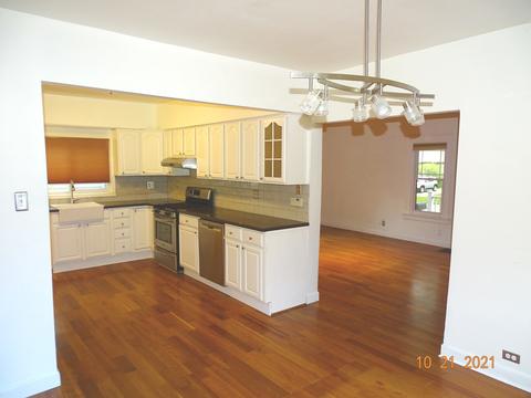 1099 Walter Ave, Des Plaines, IL 60016 photo 11