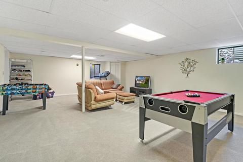 2840 Colonial Dr, Elgin, IL 60124 photo 24