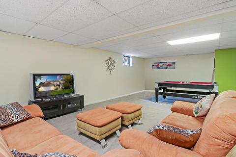 2840 Colonial Dr, Elgin, IL 60124 photo 25