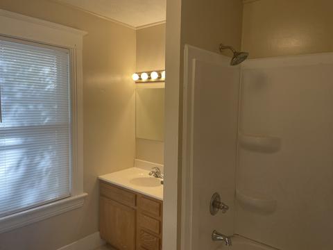 703 E Market St, Bloomington, IL 61701 photo 16