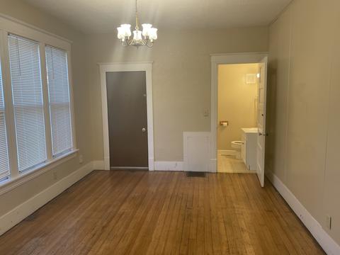 703 E Market St, Bloomington, IL 61701 photo 6