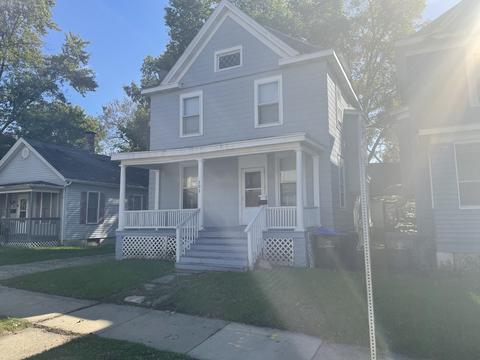 703 E Market St, Bloomington, IL 61701 photo 1