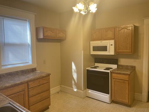 703 E Market St, Bloomington, IL 61701 photo 9