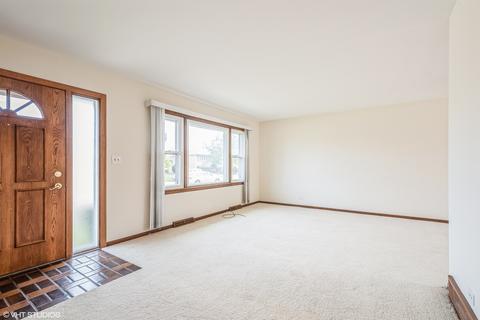 2670 Rusty Dr, Des Plaines, IL 60018 photo 2