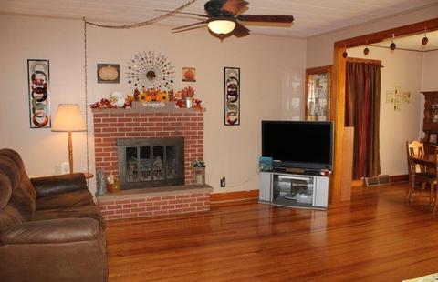 307 W Park St, Morrison, IL 61270 photo 2