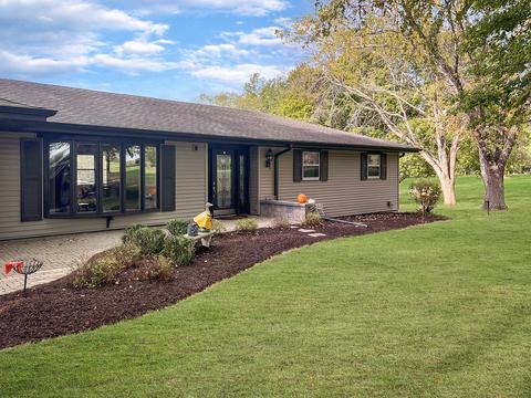 2362 Shepard Dr, Freeport, IL 61032 photo 1