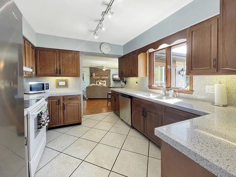 2362 Shepard Dr, Freeport, IL 61032 photo 9
