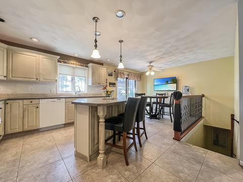 2812 Red Fox Ct, Freeport, IL 61032 photo 8