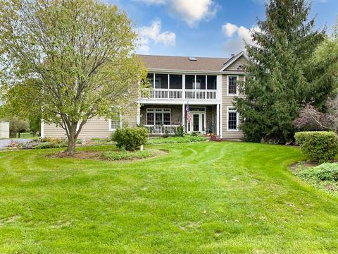 2204 N Pebble Dr, Mchenry, IL 60051 photo 4