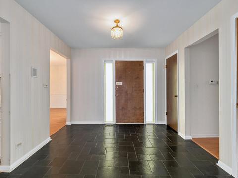 1702 Dickinson Dr, Wheaton, IL 60189 photo 3