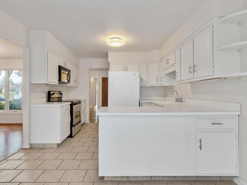 1702 Dickinson Dr, Wheaton, IL 60189 photo 8