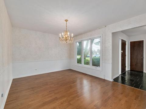 1702 Dickinson Dr, Wheaton, IL 60189 photo 5