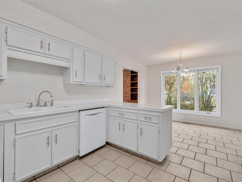 1702 Dickinson Dr, Wheaton, IL 60189 photo 10