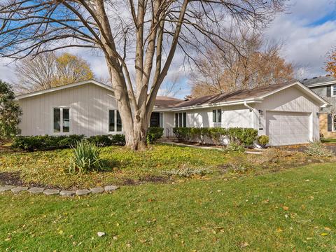 1702 Dickinson Dr, Wheaton, IL 60189 photo 2