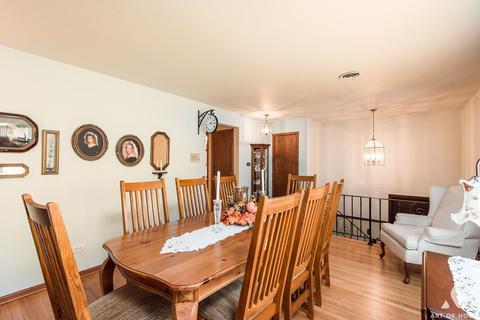 8209 S 76th Ave, Bridgeview, IL 60455 photo 4
