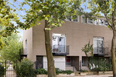 1467 E 55th Pl, Chicago, IL 60637 photo 1