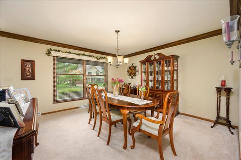 1725 Hickory Ln, Wheaton, IL 60187 photo 9