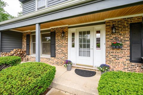 1725 Hickory Ln, Wheaton, IL 60187 photo 4