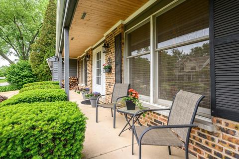 1725 Hickory Ln, Wheaton, IL 60187 photo 5