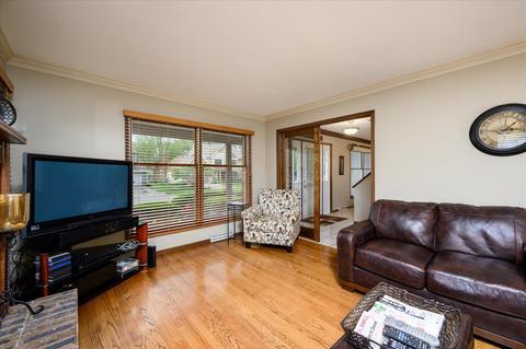1725 Hickory Ln, Wheaton, IL 60187 photo 8