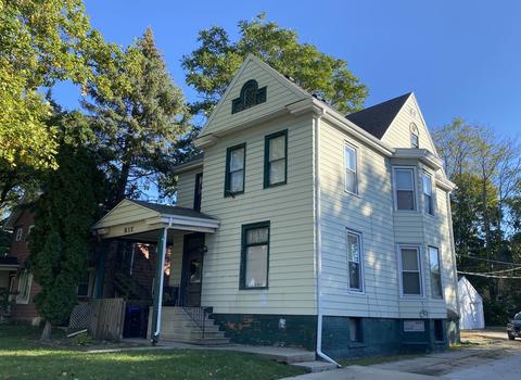 617 E Locust St, Bloomington, IL 61701 photo 1