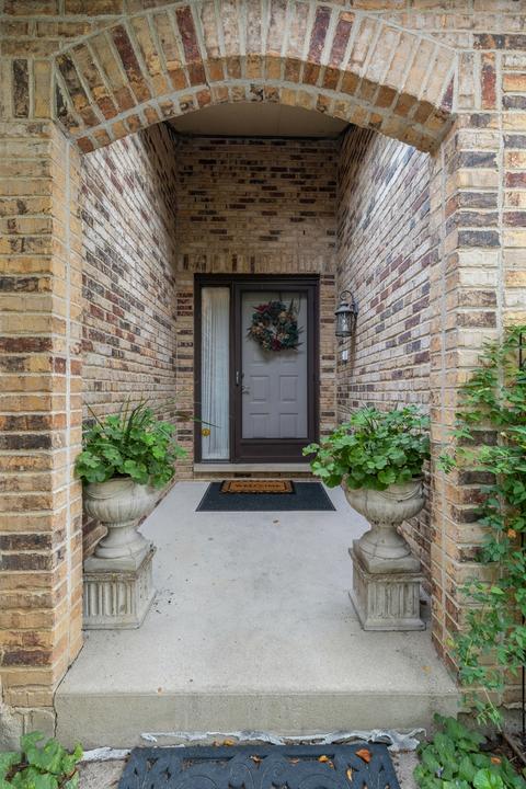 1822 Golf View Dr, Bartlett, IL 60103 photo 2