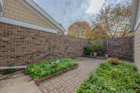 2109 Willow Run, Wheaton, IL 60189 photo 4