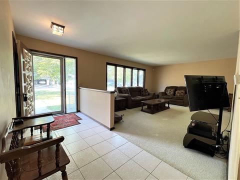 636 Longview Dr, Antioch, IL 60002 photo 2