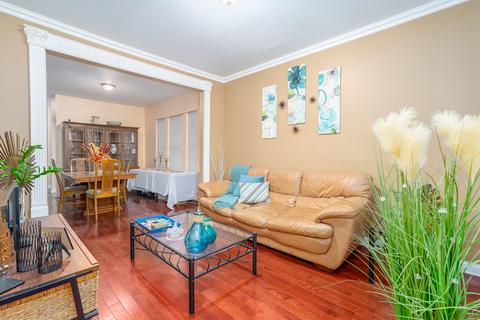 2714 E 77th St, Chicago, IL 60649 photo 2