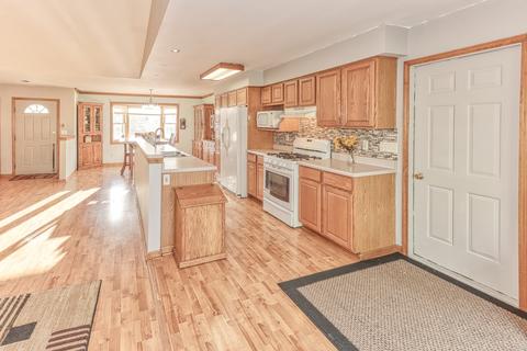 4 Burton St, Millbrook, IL 60536 photo 4